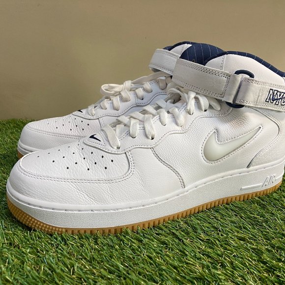 Nike Air Force 1 Mid QS \